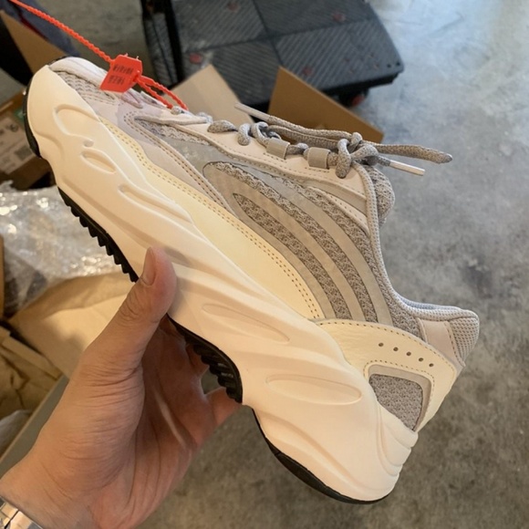 yeezy 700 tan